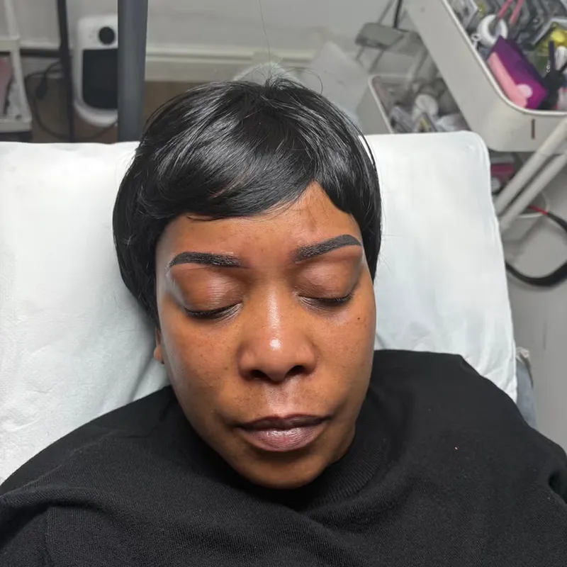 Freshly shaped and tinted eyebrows after a semi-permanent treatment